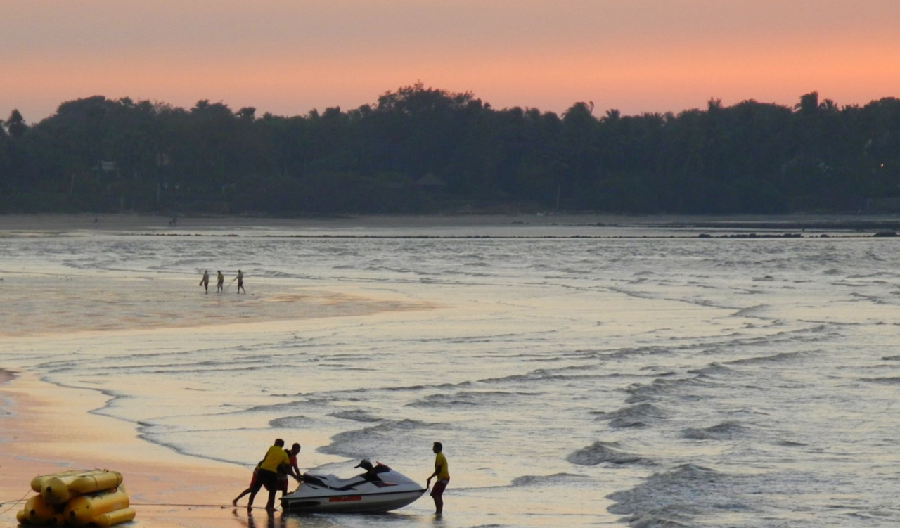 One-Day Trip from Mumbai to Alibaug by Speed Boat